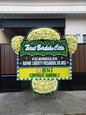 Papan Bunga Duka di Pulau Hiri
