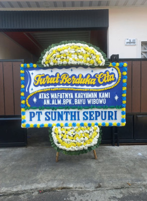 Papan Bunga Duka di Pulau Hiri