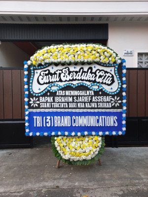 Papan Bunga Duka di Pulau Hiri